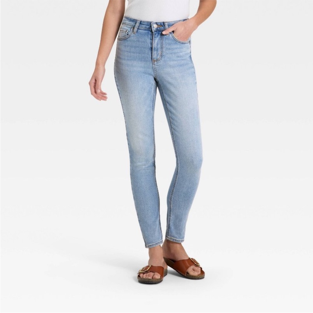 Universal Thread Light Wash Skinny Jean
